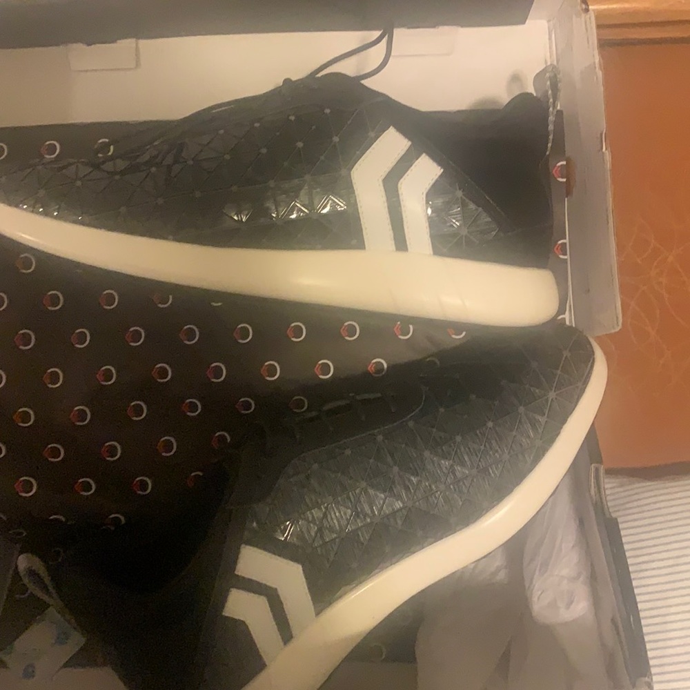 Kicko tennis shoes